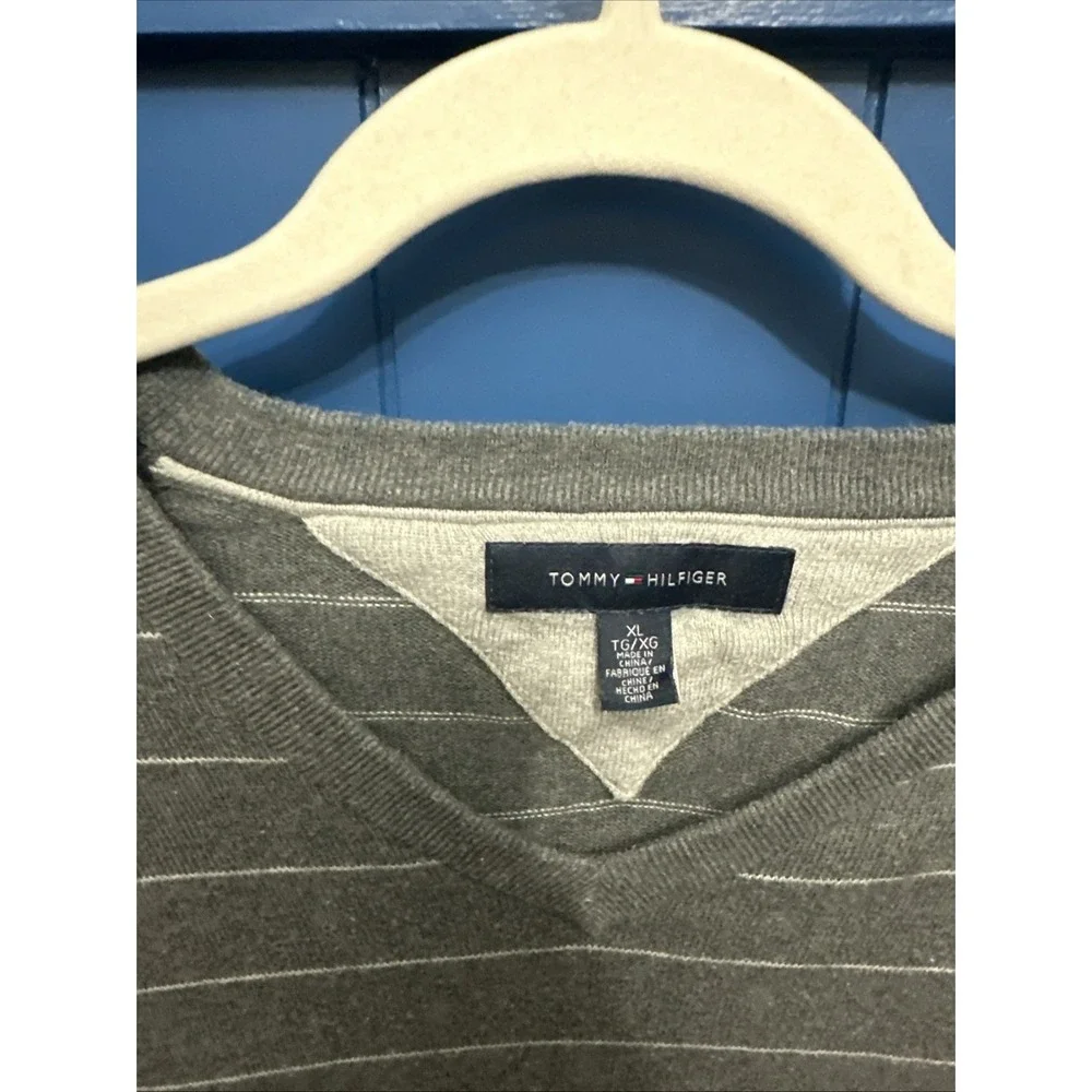 TOMMY HILFIGER MEN'S GRAY Striped‎ SWEATER SIZE XL LONG SLEEVE Pullover MEN